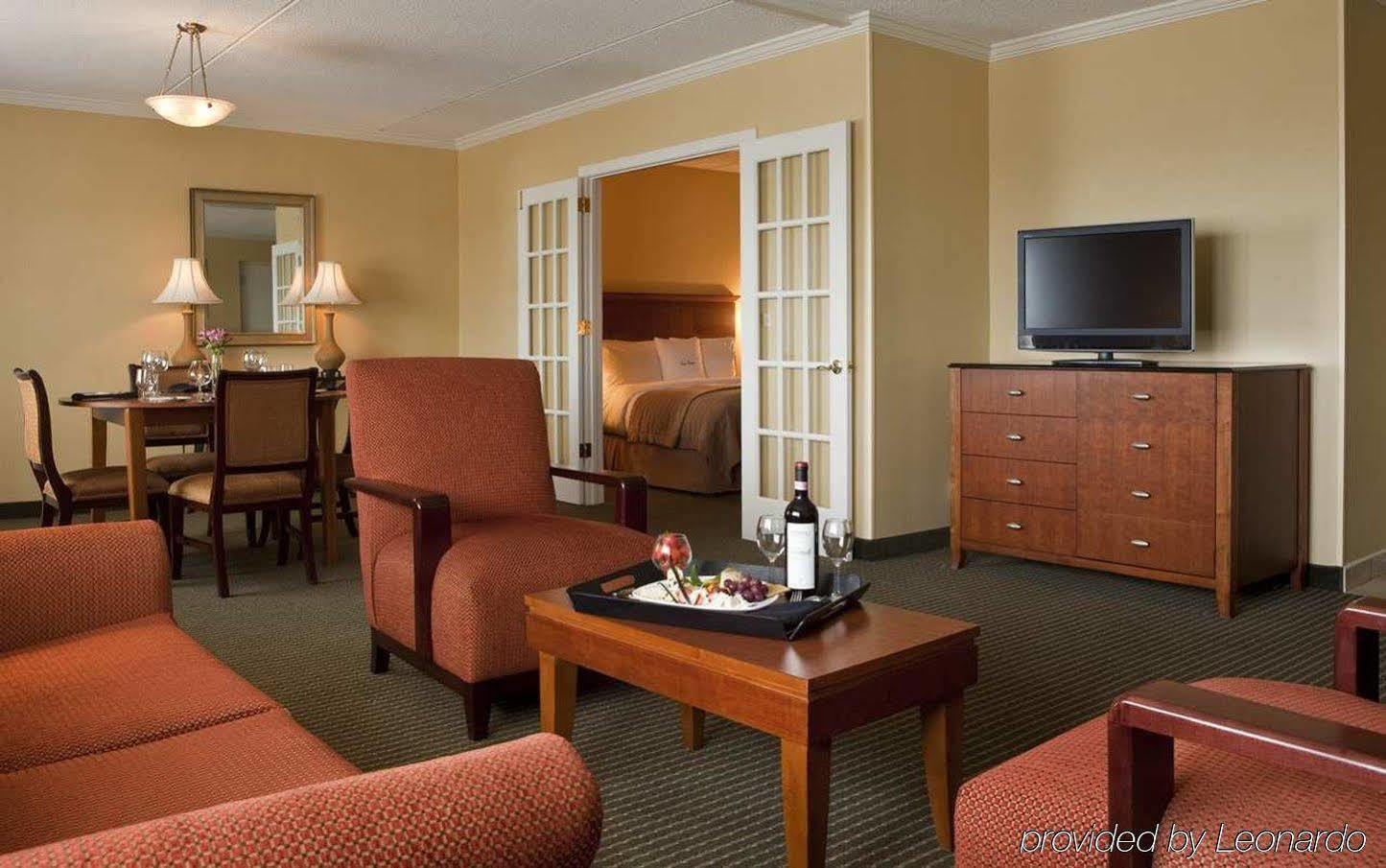Doubletree By Hilton Boston/Westborough Hotel Exterior foto